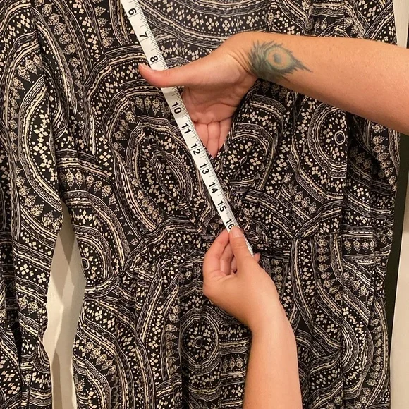 Black & White, Bell-Bottom Sleeve Romper from Charlotte Russe, size L - Picture 8 of 10